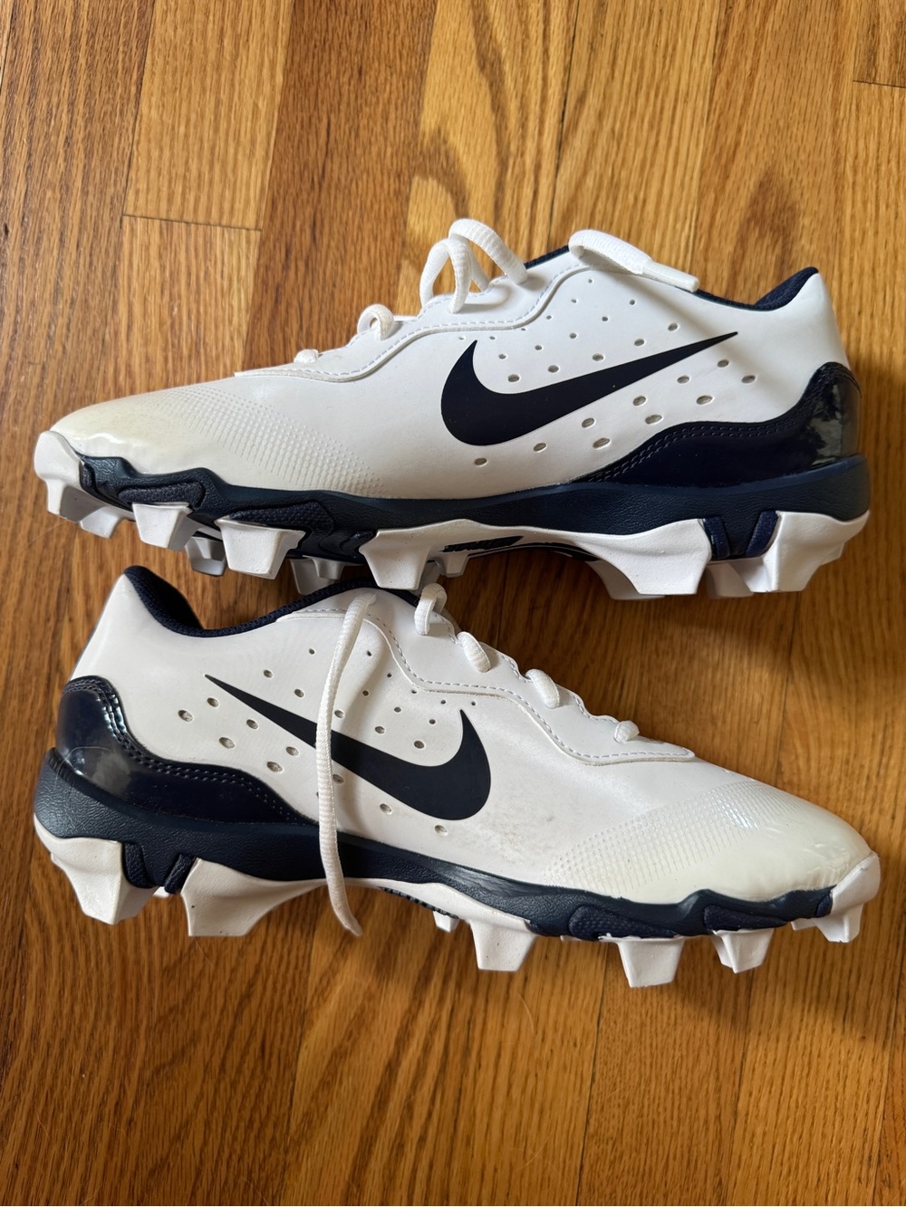 Nike White and Navy Baseball Cleats with Black Swoosh